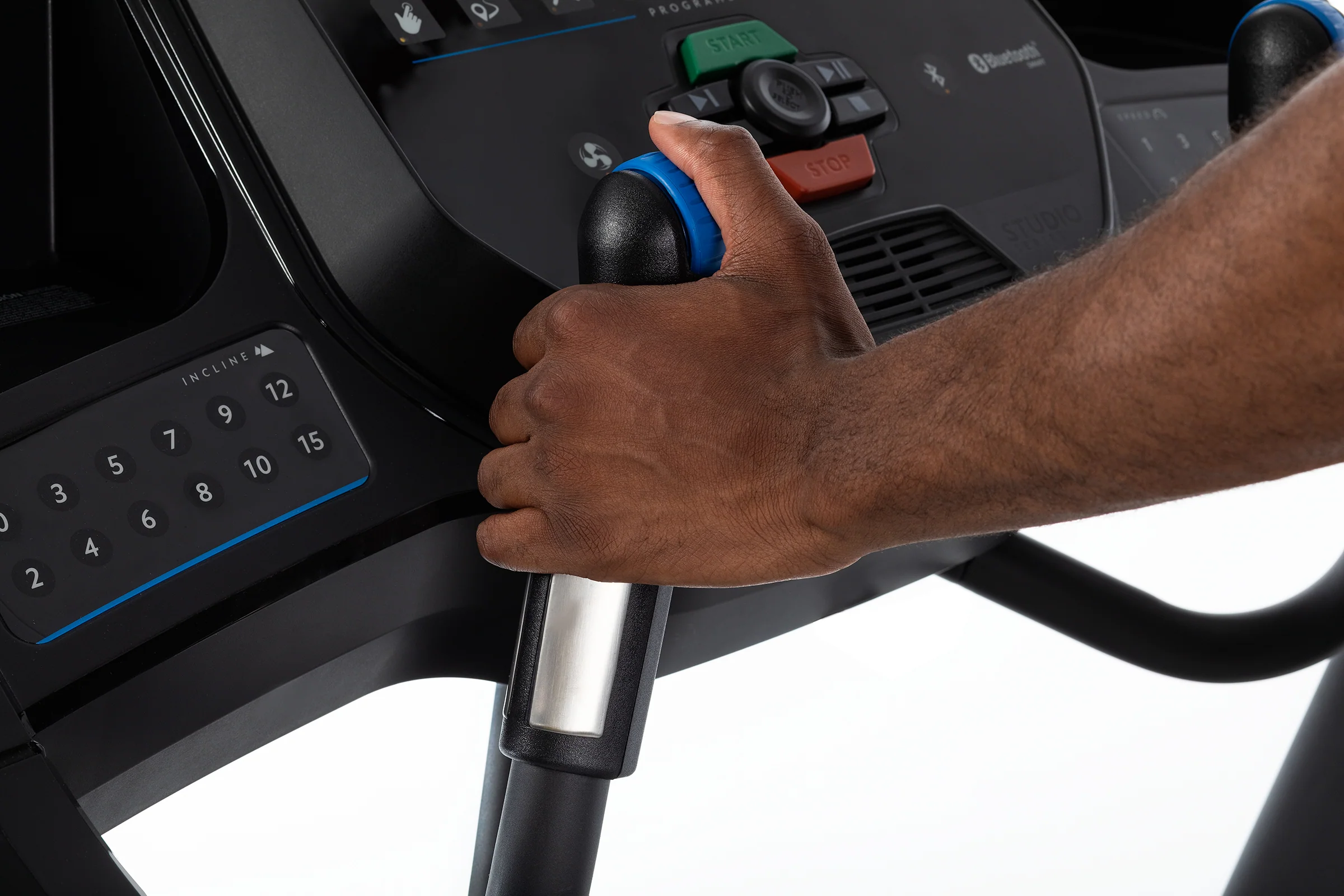 OUT OF STOCK Horizon 7.0AT-24 Treadmill - Image 4